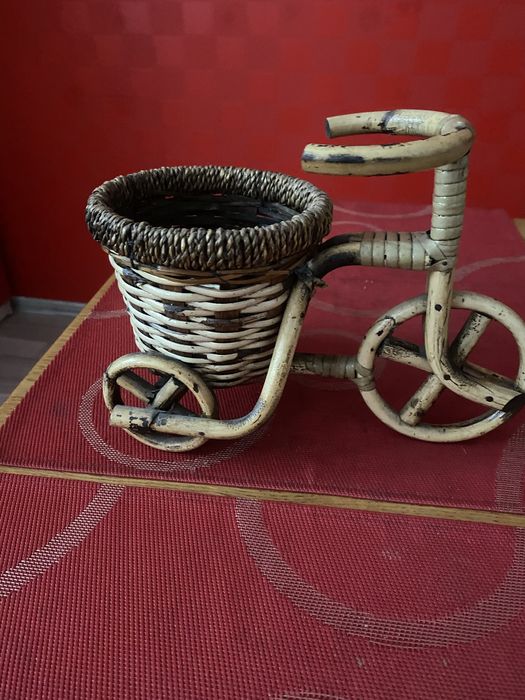 Плетена підставка для квітів ( кашпо)