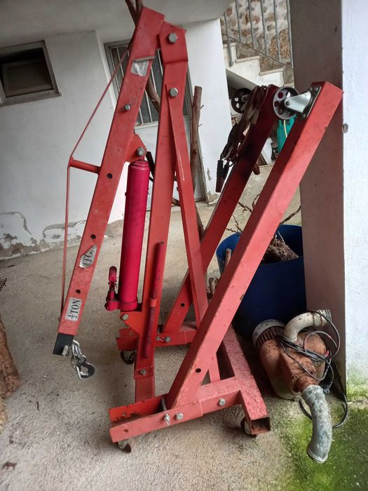 Grua para retirar motores de carro