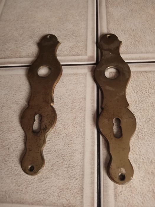 Szyldy do drzwi bez klamek