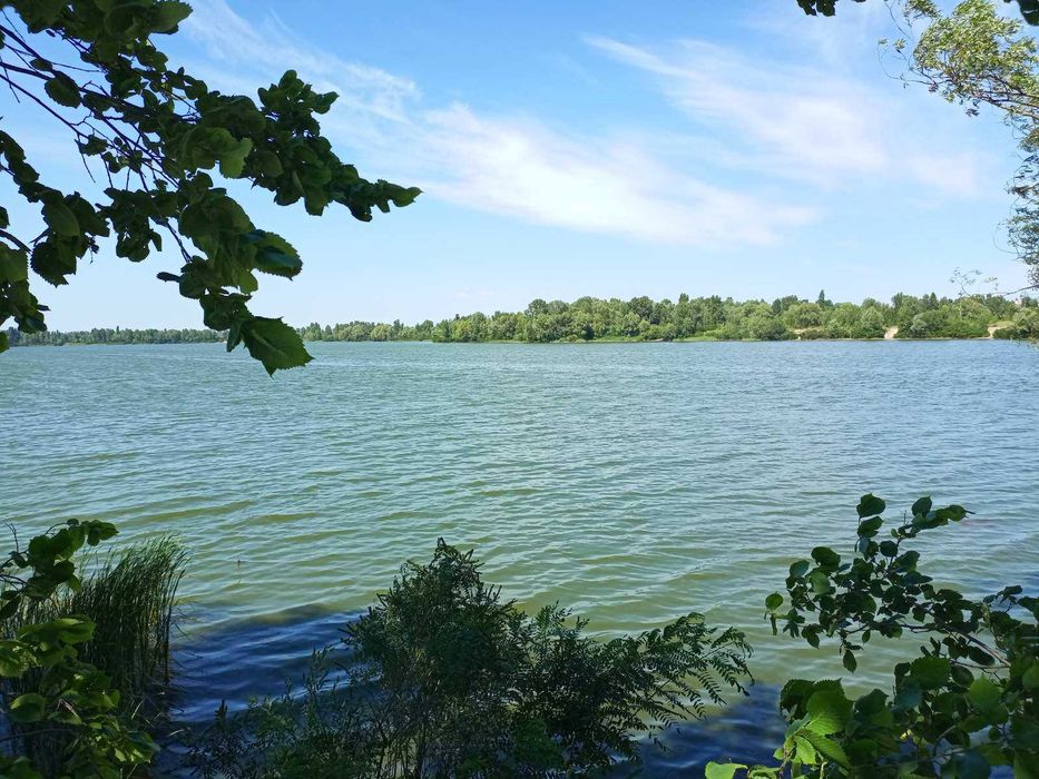 Продаж ділянки під забудову перша лінія від водойми на Троєщині без%