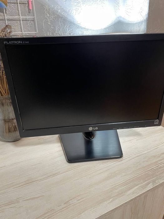 Монітор LG Flatron Е1942