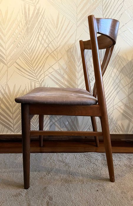 Cadeiras em teca, dinamarquesas, 250€ cada