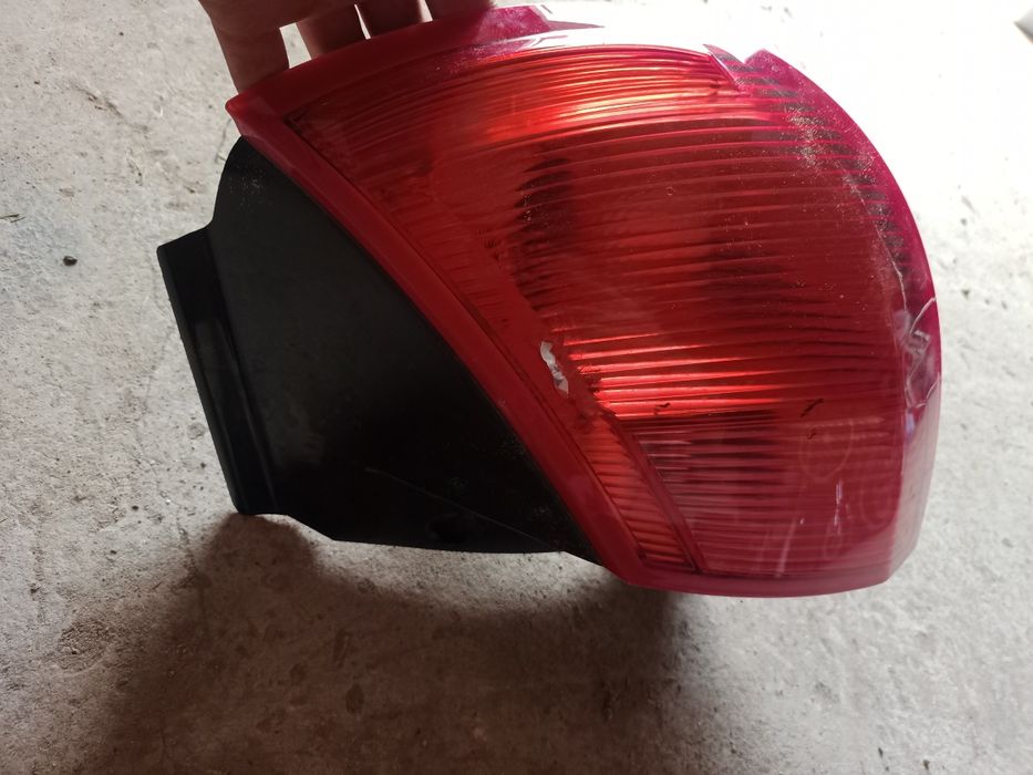 Фара задня права мітсубіші колби Mitsubishi Colt