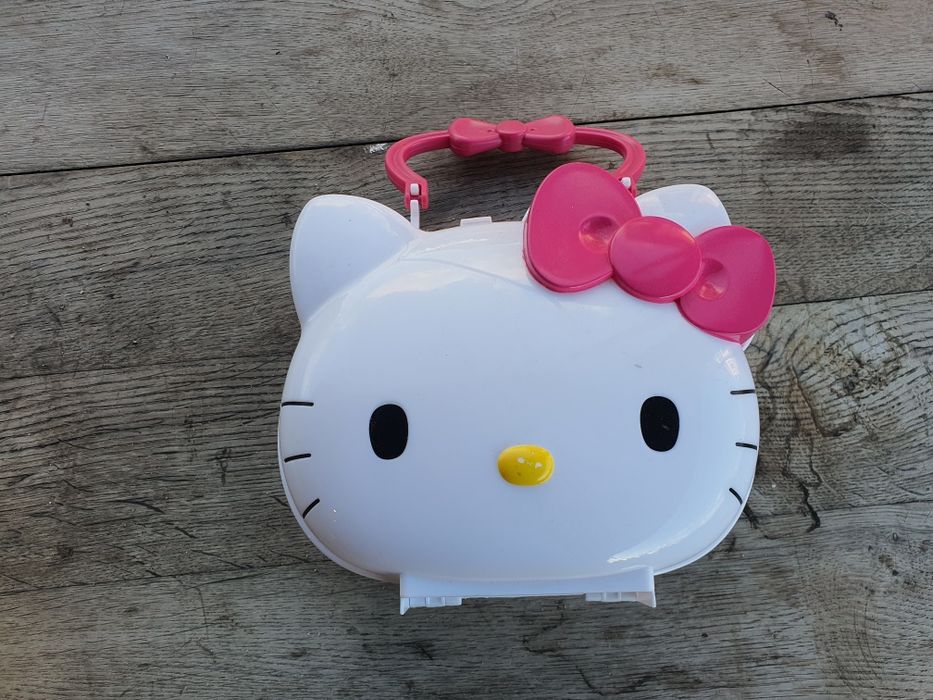Torebka kuferek Hello Kitty dla małej modelki