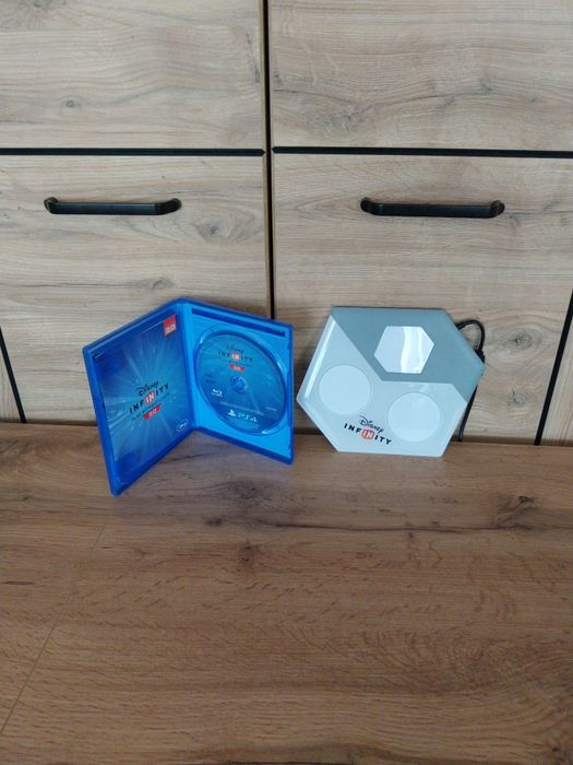 Zestaw Disney Infinity 2.0 + figurki + dyski + portal – PS4