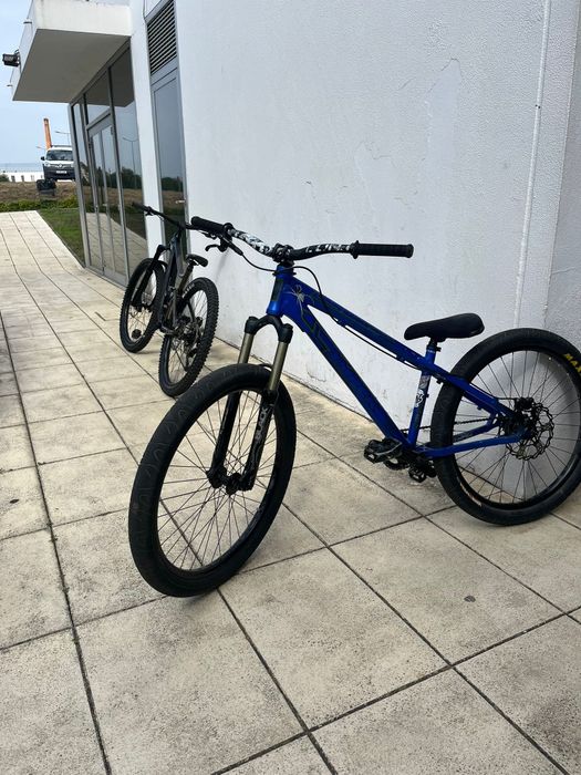 Dirt jump ou bike de grau/wheling