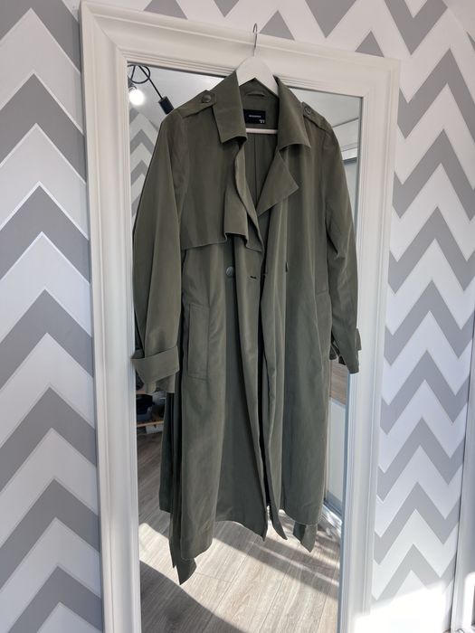 Жіночий тренч reserved