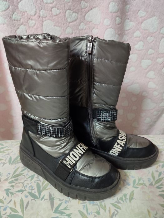 Чоботи на дівчинку зимові