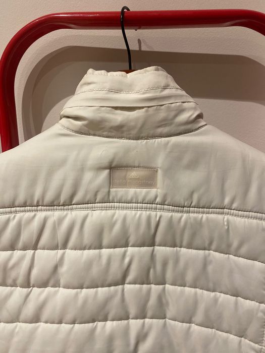 Белая куртка adidas Stella Mccartney