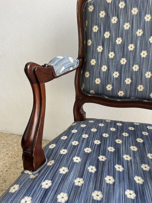2 cadeiroes classicos usados