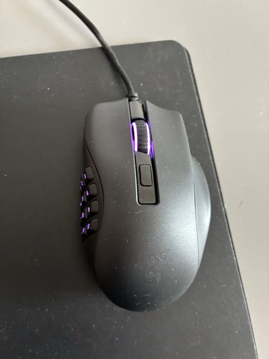 Rato Gaming Razer Naga X com Fio — Funcional (falta 1 patin)