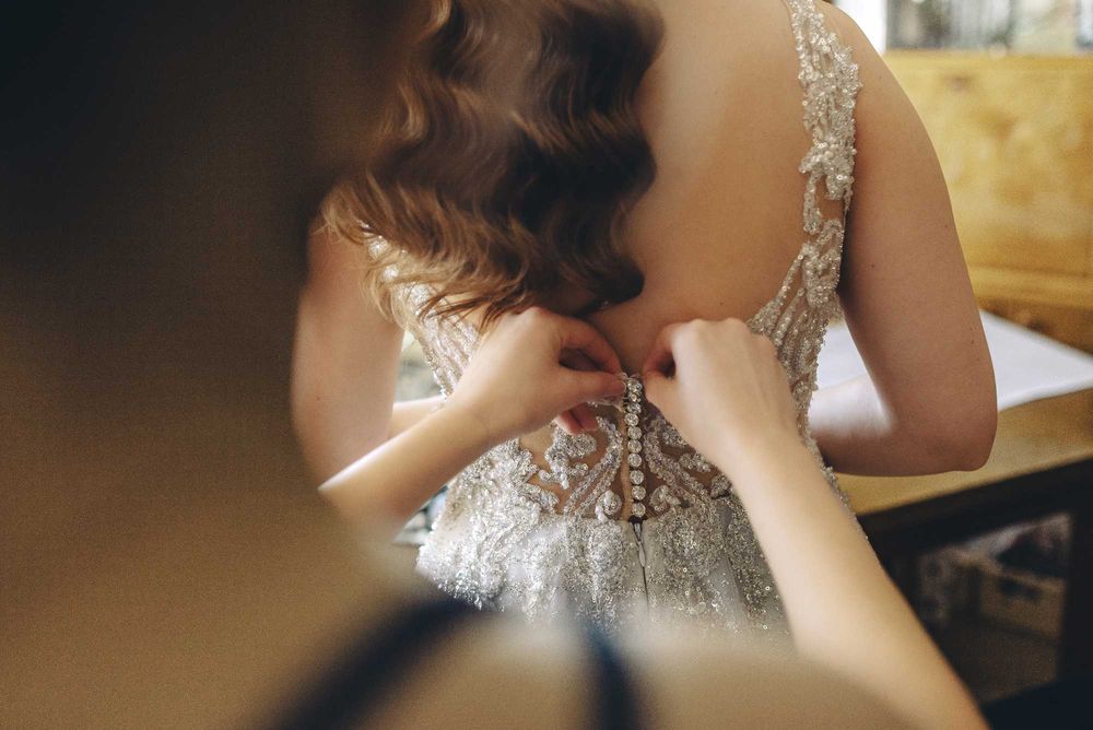 suknia ślubna błyszcząca