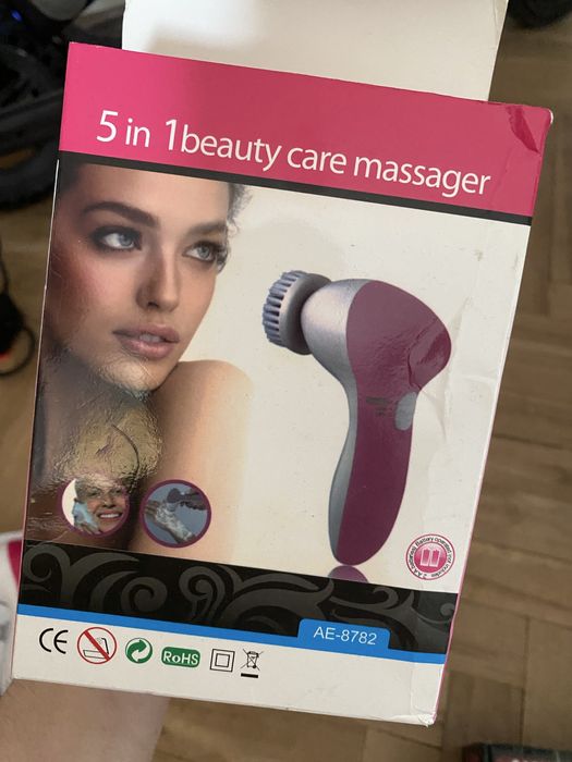 Elektryczna szczoteczka do mycia i masażu twarzy