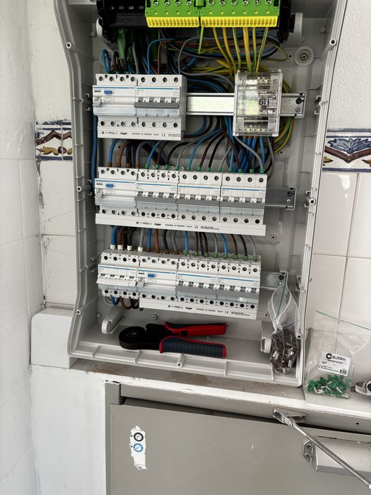 Serviços de Eletricidade, Canalização e telecomunicações