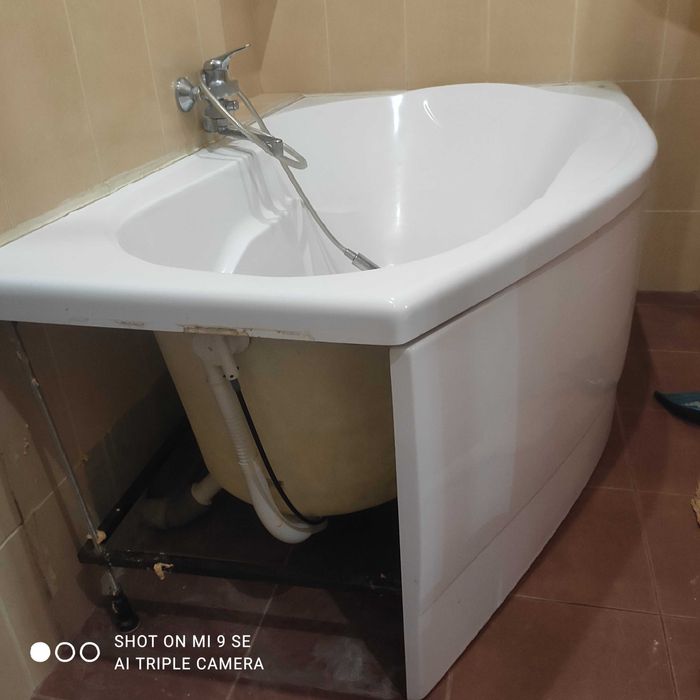 Ванна. Стоила 500 $. Размер 170*100 з каркасом, панелью, идеальна.