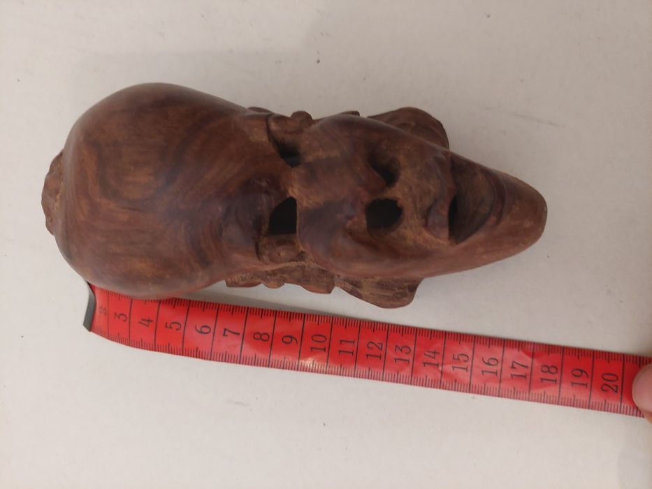 Pequena escultura africana em madeira