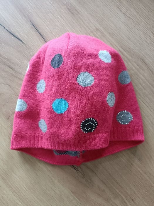 Różowa czapka w kropki