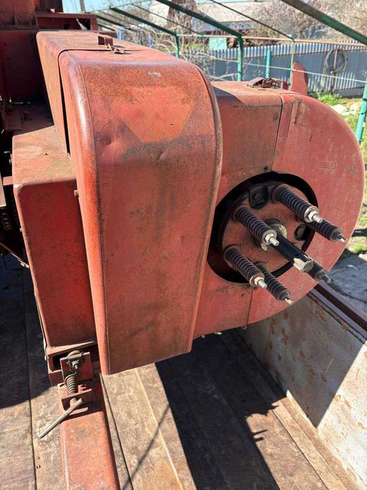 Прес-підбірник Massey Ferguson MF