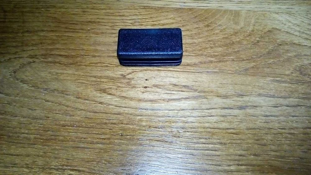 Заглушка пластикова внутрішня чорна 20х40 мм для профільних труб