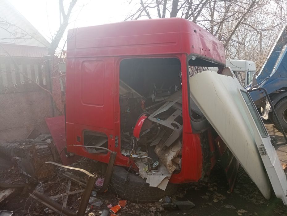 Продам на DAF105 и 95й четверть кабины