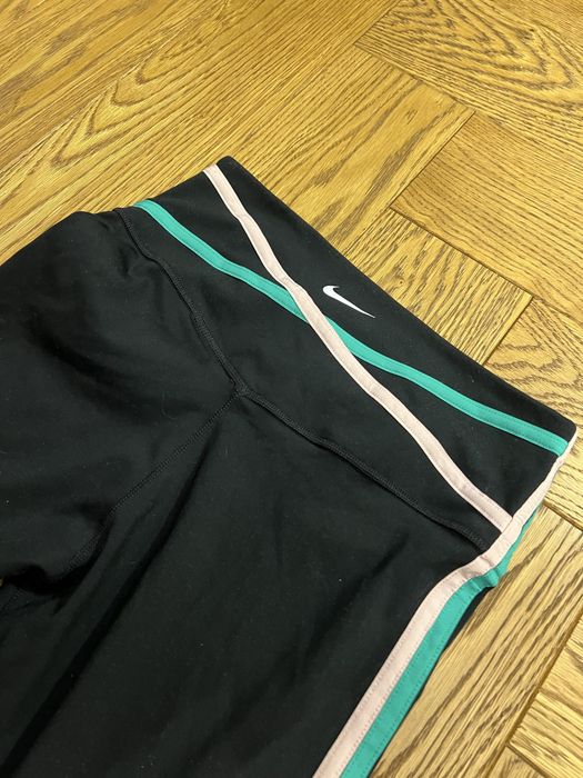 damskie legginsy Nike Dri-FIT One Mid-Rise 7/8 Taped Leggings