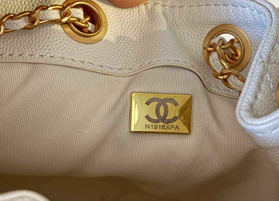 Жіноча сумка Chanel 25 Small White Caviar Leather Premium