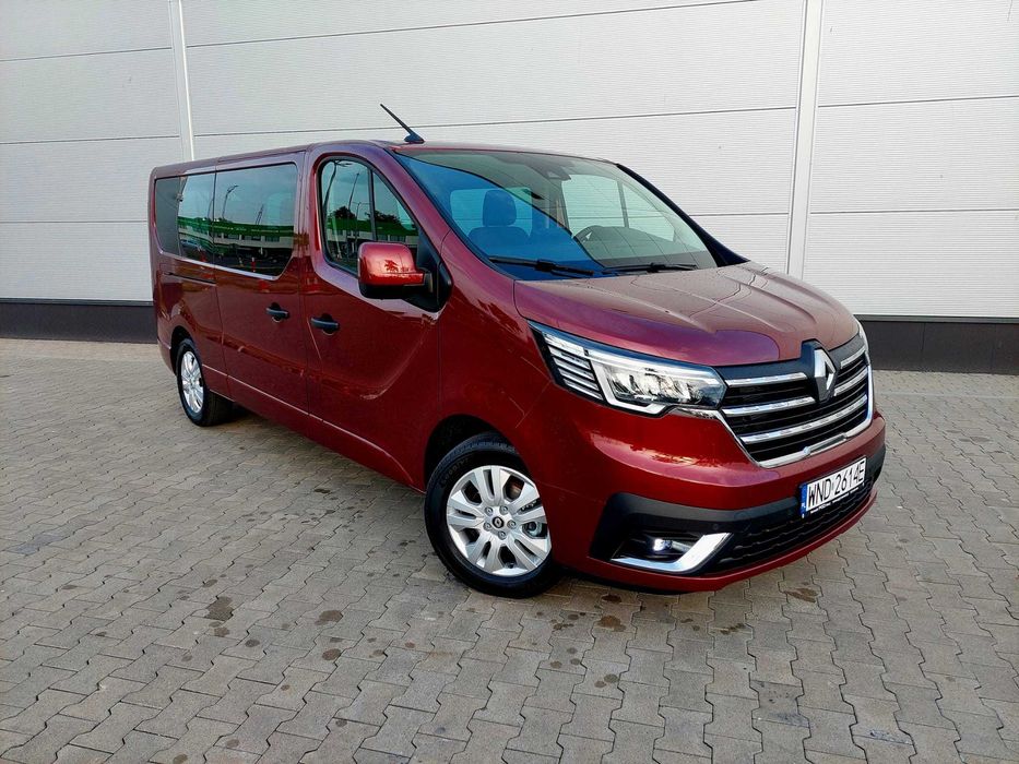 Wynajem busa 8 9 osobowego z hakiem Trafic Vivaro Custom Vito