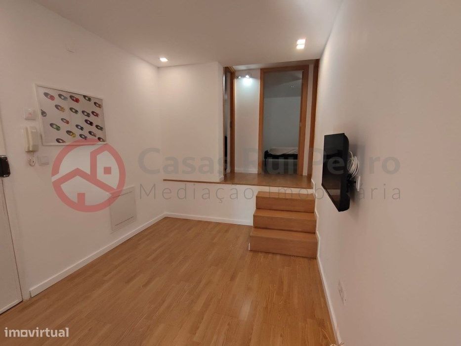 Apartamento T1+3 com 126,30m², Excelente Potencial no Barreiro