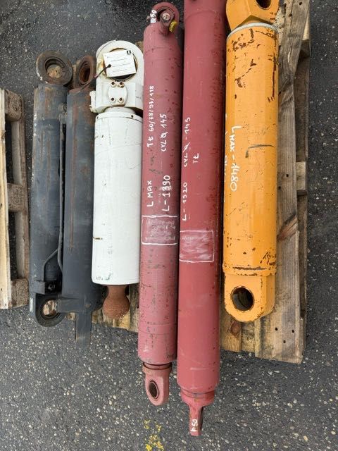 SIŁOWNIK HYDRAULICZNY NOWY Do wiertnicy mały  L-800 mm max