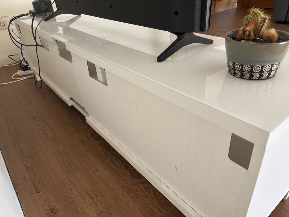 Móvel branco de TV (Ikea)