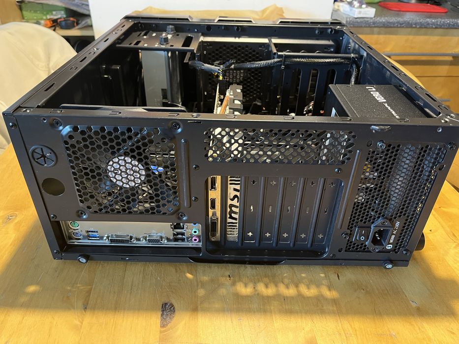 Komputer i5-6400, GTX 1060 + monitor