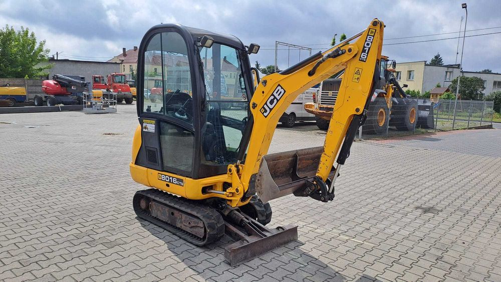 Usługi minikoparką ładowarką teleskopową roboty ziemne