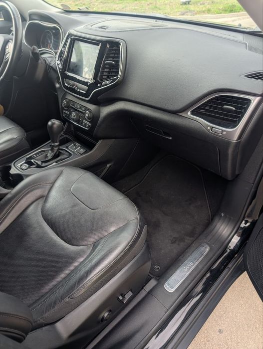 jeep cherokee 2,4 л  2019 р