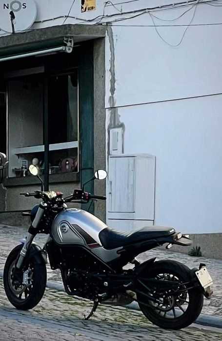 Benelli Leoncino 500 como nova