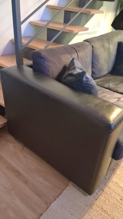 Mobília. Mesa de sala de jantar com 6 cadeiras  um sofá de 2 lugares