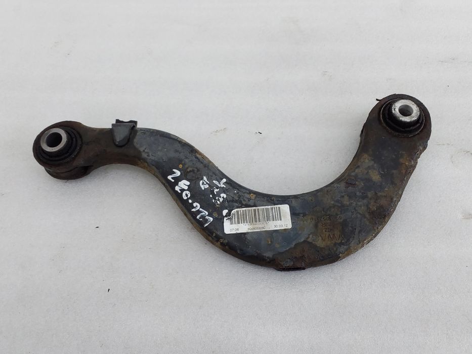 Braço de suspensão trás esquerdo VOLKSWAGEN Golf VII (5G1, BQ1, BE1, B