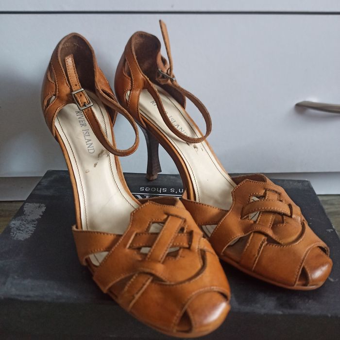 Кожаные босоножки