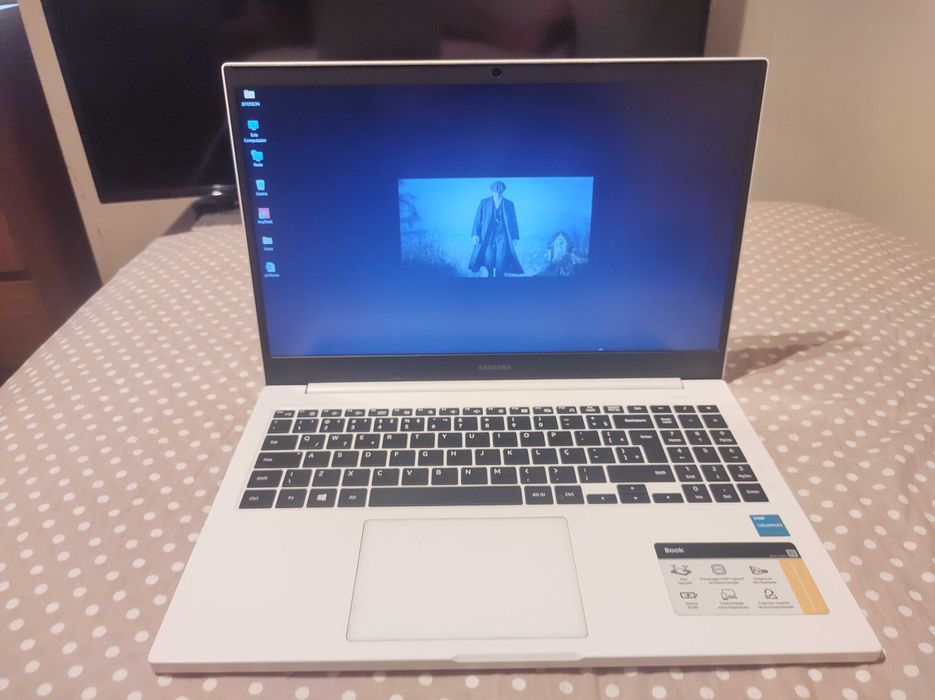 Notebook sem novo em ótimo estado de conservação