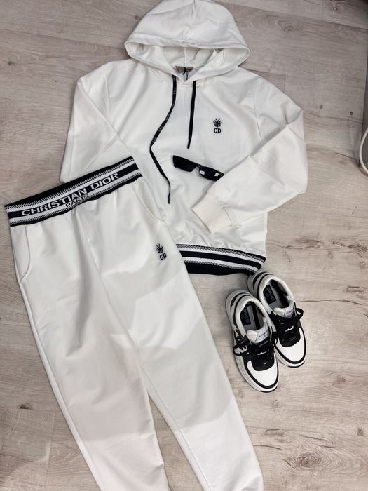 Piekny dres bialo czarny r.M bawelna Dior