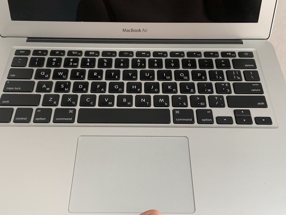 Ноутбук Macbook Air 13, зарядка, сумка