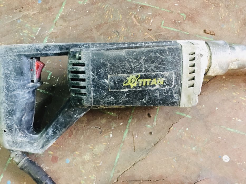 Продам глубинный вибратор для бетона Титан БЭВ 1300-35 б/у