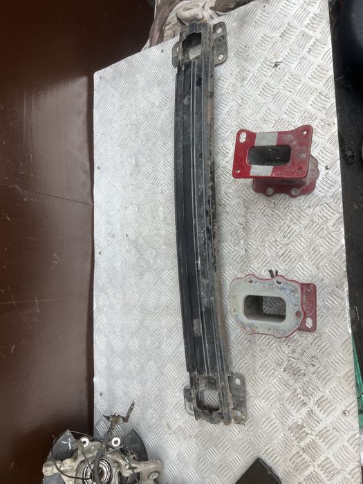 Передний усилитель бампера Киа сид 08г kia ceed