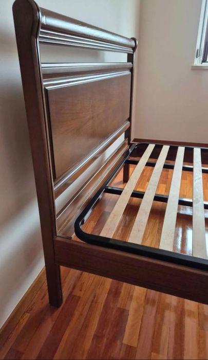 Cama com mesinhas madeira maciça