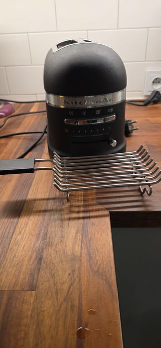 Toster Kitchen Aid Artisan na 2 kromki (model np. 5KMT2204EBK).