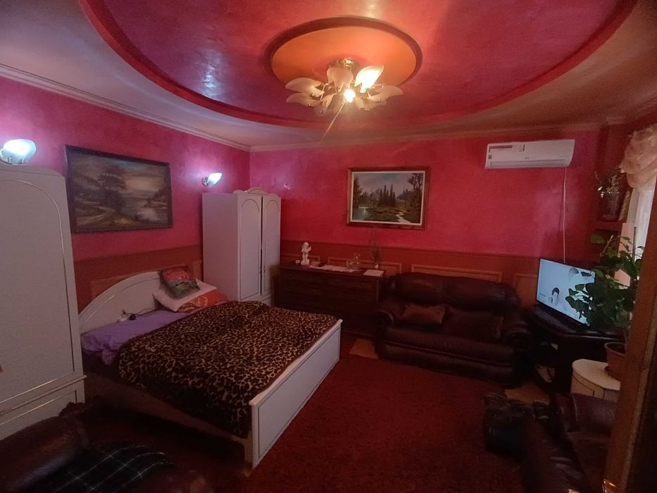 ВЕЛИКЕ БУДИНКОВОЛОДІННЯ (2 окремих будинки) 800 м від центру, 12 соток