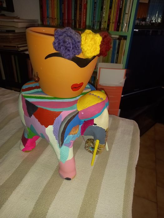 Elefante colorido porta-vasos