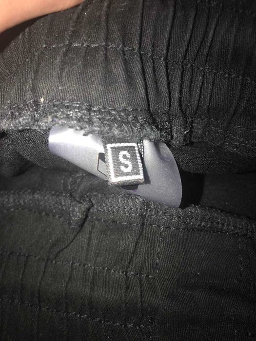 Черные штаны с молниями