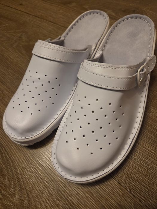 Nowe klapki medyczne 42