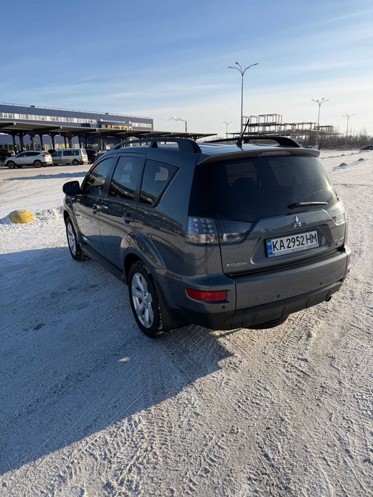 Mitsubishi Outlander XL 2012 2.4 бензин
