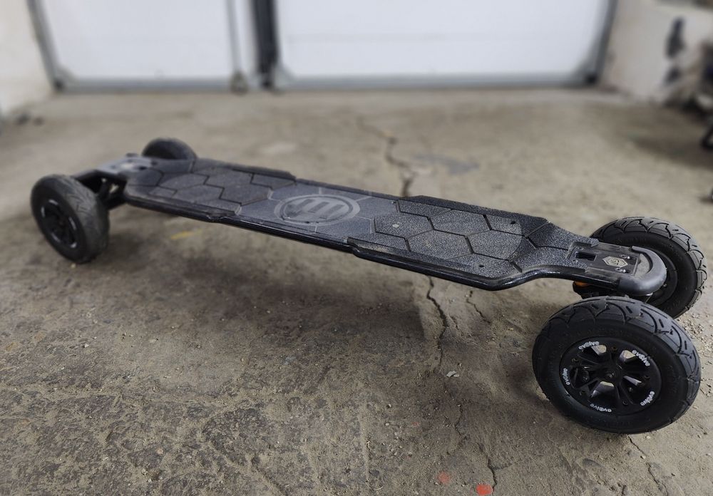 Deskorolka elektryczna Evolve Carbon GT AT DIY